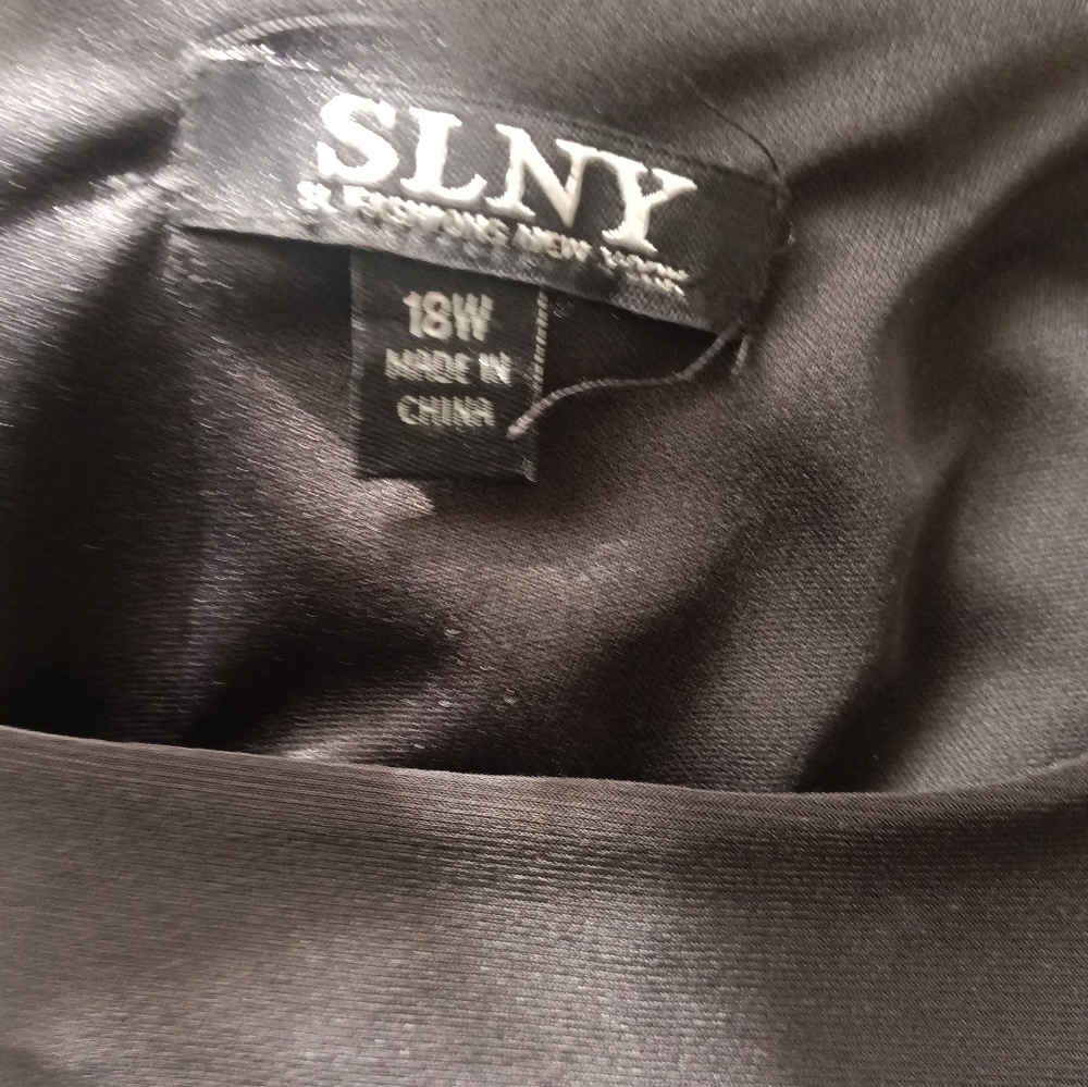 SLNY Black contrast Cap Sleeve top With Floral Print Maxi evening dress. 18W - Picture 5 of 10